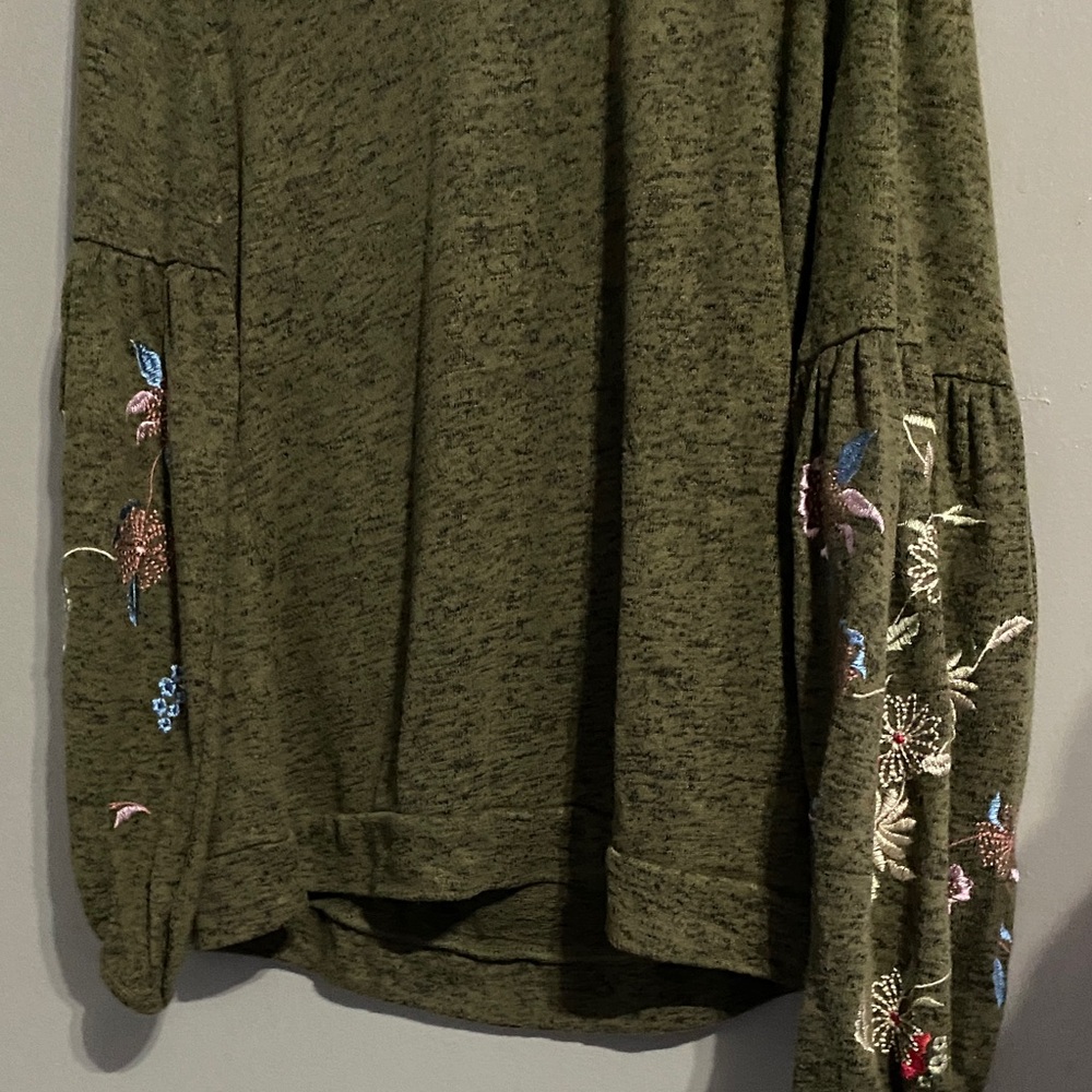 Time and Tru Olive Green Embroidered Sweatshirt